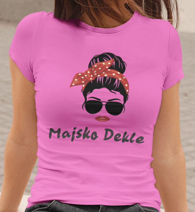 Untitled-pink_34091f87-b52b-4048-852e-9b6dc57a6e6c Majica Majsko Dekle — detajl natisa