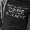 Vedno, ko pogledam svojo ženo se zamislim, kakšen sem jaz srečnež — tisk na majico