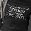 Vedno, ko pogledam svojo ženo se zamislim, kakšen sem jaz srečnež — tisk na majico