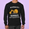 long.sleeve.tee_.mockup.featuring.a.man_.standing.against.a.plain_.backdrop.m820.10 Ne Zafrkavaj Se z Bageristi — različica 4