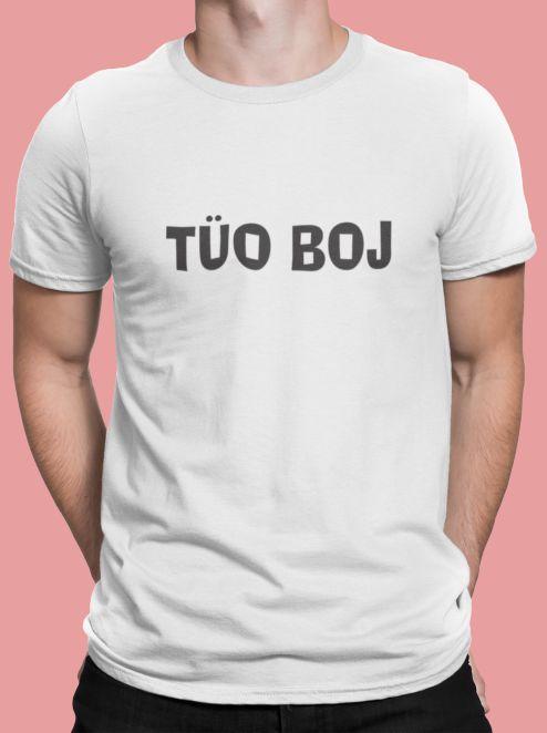 mockup.of_.a.man_.wearing.a.customizable.t.shirt_.against.a.plain_.color_.backdrop.1422.el_.7 Majica Tuo Boj — tisk na majico