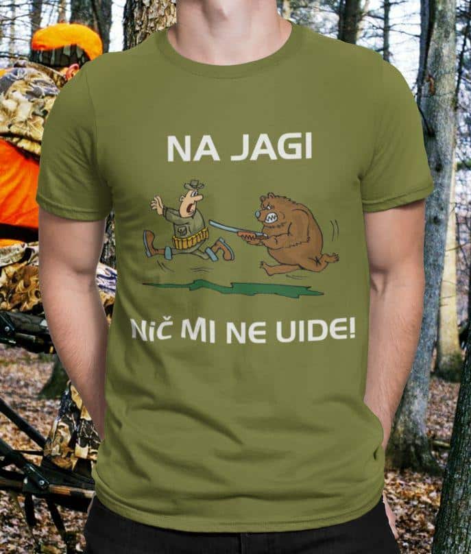 mockup.of_.a.man_.wearing.a.customizable.t.shirt_.against.a.plain_.color_.backdrop.1422.el_1 Majica Na Jagi, Nič Mi Ne Uide — tisk na majico