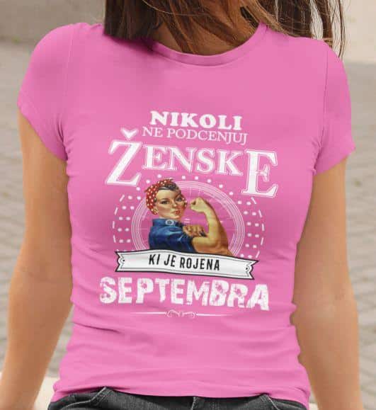 Majica Ne Podcenjuj Ženske - Septembra — detajl natisa