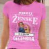 Majica Ne Podcenjuj Ženske Decembra — detajl natisa