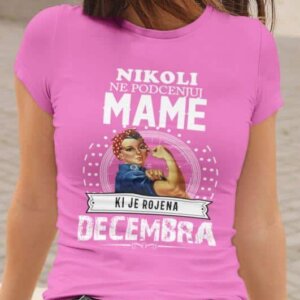 Majica Ne Podcenjuj Mame Decembra — detajl natisa