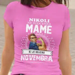 Nikoli Ne Podcenjuj Mame Rojene Novembra — detajl natisa