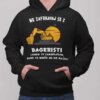 pullover.hoodie.mockup.featuring.a.blonde.man_.at_.a.studio.23082.21 Ne Zafrkavaj Se z Bageristi — detajl natisa