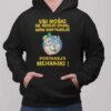 pullover.hoodie.mockup.featuring.a.blonde.man_.at_.a.studio.23082.44 Samo Najboljši Postanejo Mehaniki — različica 11