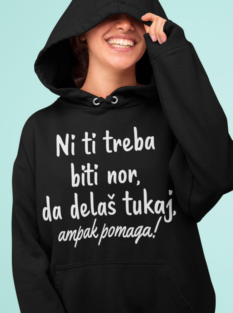 Kapucar Ni Ti Treba Biti Nor, Da Delaš Tukaj, Ampak Pomaga! — tisk na majico
