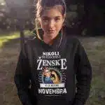 Kapucar Ne Podcenjuj Ženske Novembra — tisk na majico