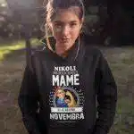 Kapucar Ne Podcenjuj Mame Novembra — tisk na majico