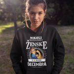 Kapucar Ne Podcenjuj Ženske Decembra — tisk na majico