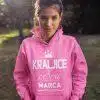 Kapucar Kraljice So Rojene Marca — tisk na majico