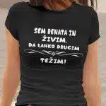 Sem [IME] in živim, da lahko drugim težim — tisk na majico
