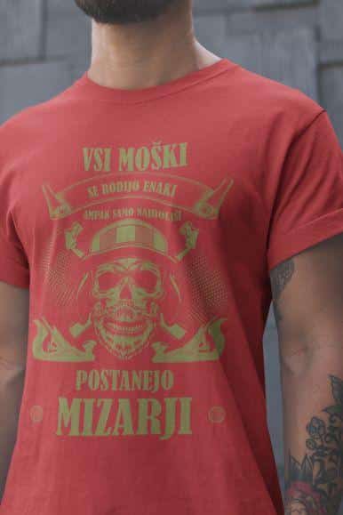 t.shirt_.mockup.of_.a.closeup.of_.a.man_.with_.a.beard_.and_.tattoos.20901a.118 Majica Najboljši Postanejo Mizarji — različica 3