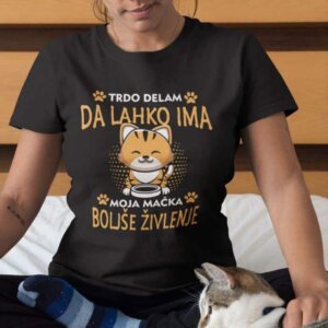 Majica Trdo Delam, Da Lahko Ima Moja Mačka Boljše Živlenje — tisk na majico