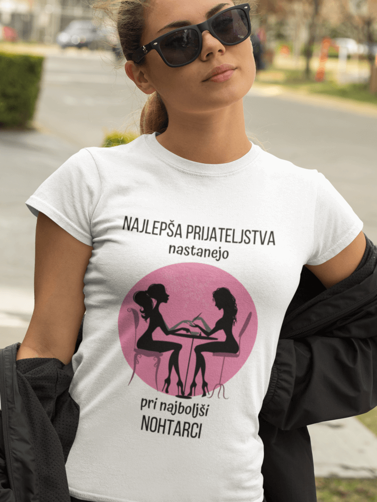 Najlepša Prijateljstva Nastanejo Pri Najboljši Nohtarci — tisk na majico