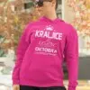 Kraljice So Rojene Oktobra — detajl natisa