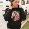 athleisure-hoodie-mockup-of-a-trendy-woman-posing-in-the-street-32451 (10) Barviti konj — različica 8