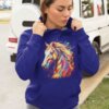 athleisure-hoodie-mockup-of-a-trendy-woman-posing-in-the-street-32451 (12) Barviti konj — različica 6