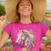 t-shirt-mockup-of-a-happy-woman-wearing-a-large-sun-hat-22504 (8) Barviti konj — detajl natisa