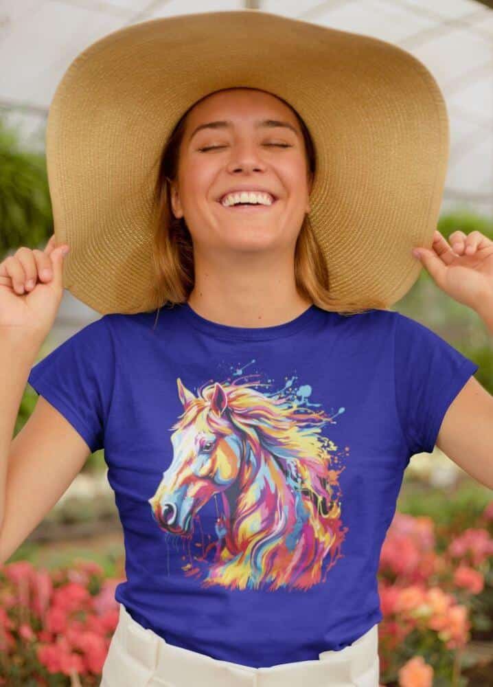 t-shirt-mockup-of-a-happy-woman-wearing-a-large-sun-hat-22504 (9) Barviti konj — različica 5