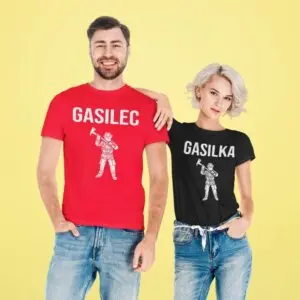 Gasilec / gasilka v opremi + sekira — detajl natisa