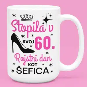 Skodelica Vstopila V Svoj Rojstni Dan Kot Šefica [leto po želji] — tisk na majico