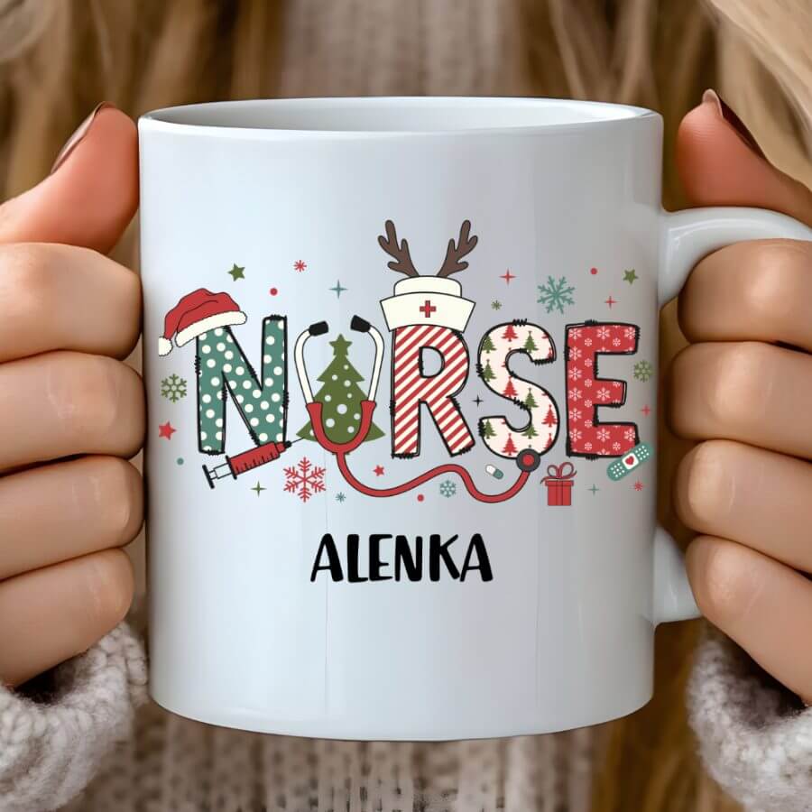 Skodelica Medicinska Sestra Božič + IME — tisk na majico