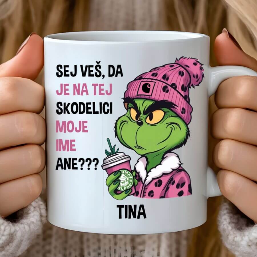 Skodelica-za-bozic (3) Skodelica GRINCH Saj Veš ... + IME po želji — tisk na majico