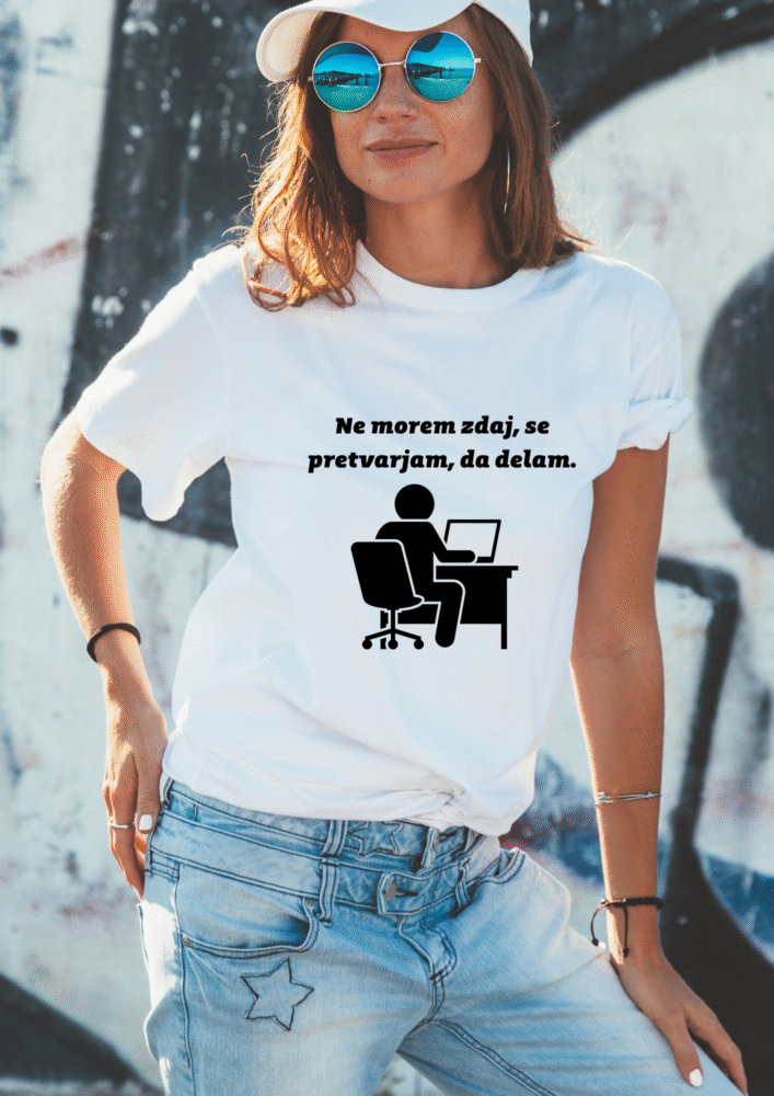 Majica Ne morem zdaj, se pretvarjam da delam — detajl natisa